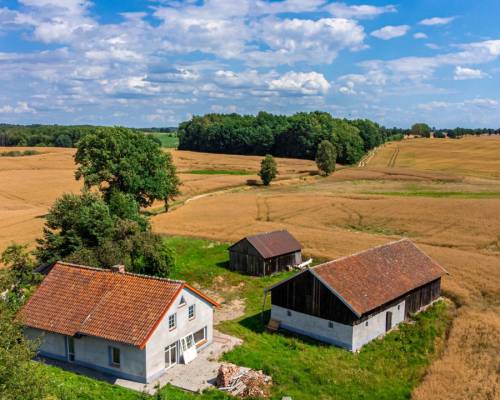 Siedlisko bez sąsiadów, klasyczny dom na odludziu, Warmia