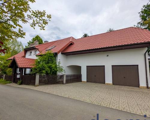 Komfortowy dom z 2 garażami i ogrodem Nowy Sącz